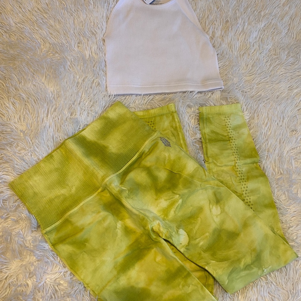 FREE PEOPLE LEGGINGS + RUNS TANK TOP XS/S - Picture 4 of 12